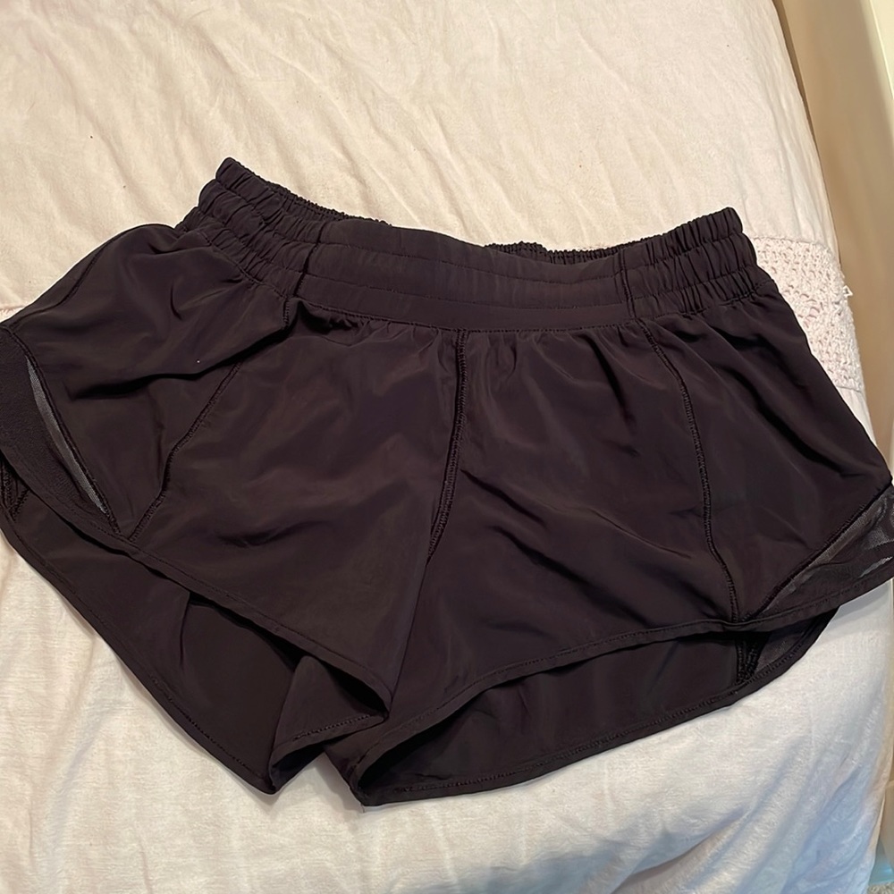 Size 2 Lululemon Hotty Hot running shorts 2.5